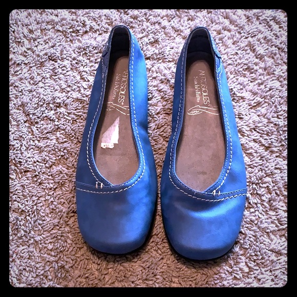 AEROSOLES Shoes - NWOT Aerosoles Slitch N Turn Blue Flats 8